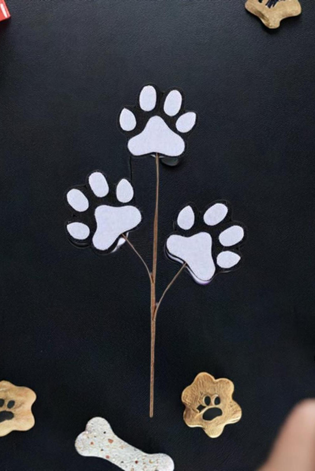 13.5" Felt Paw Print Spray: Black/White