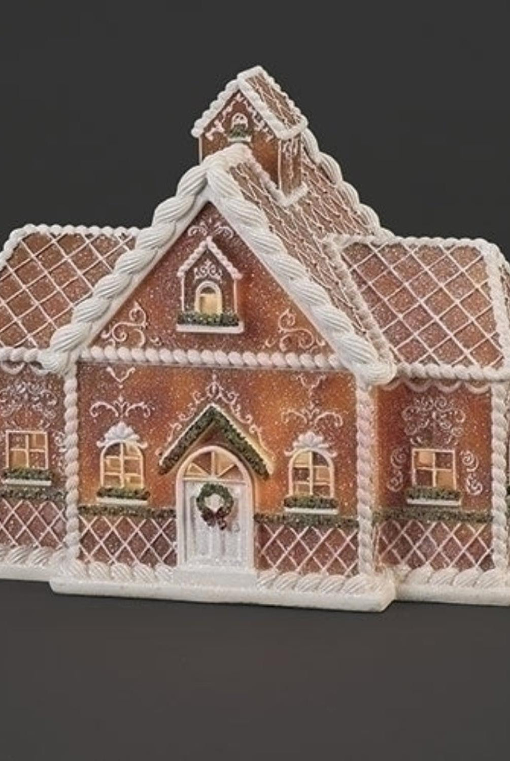 LED Lighted House w/Berry