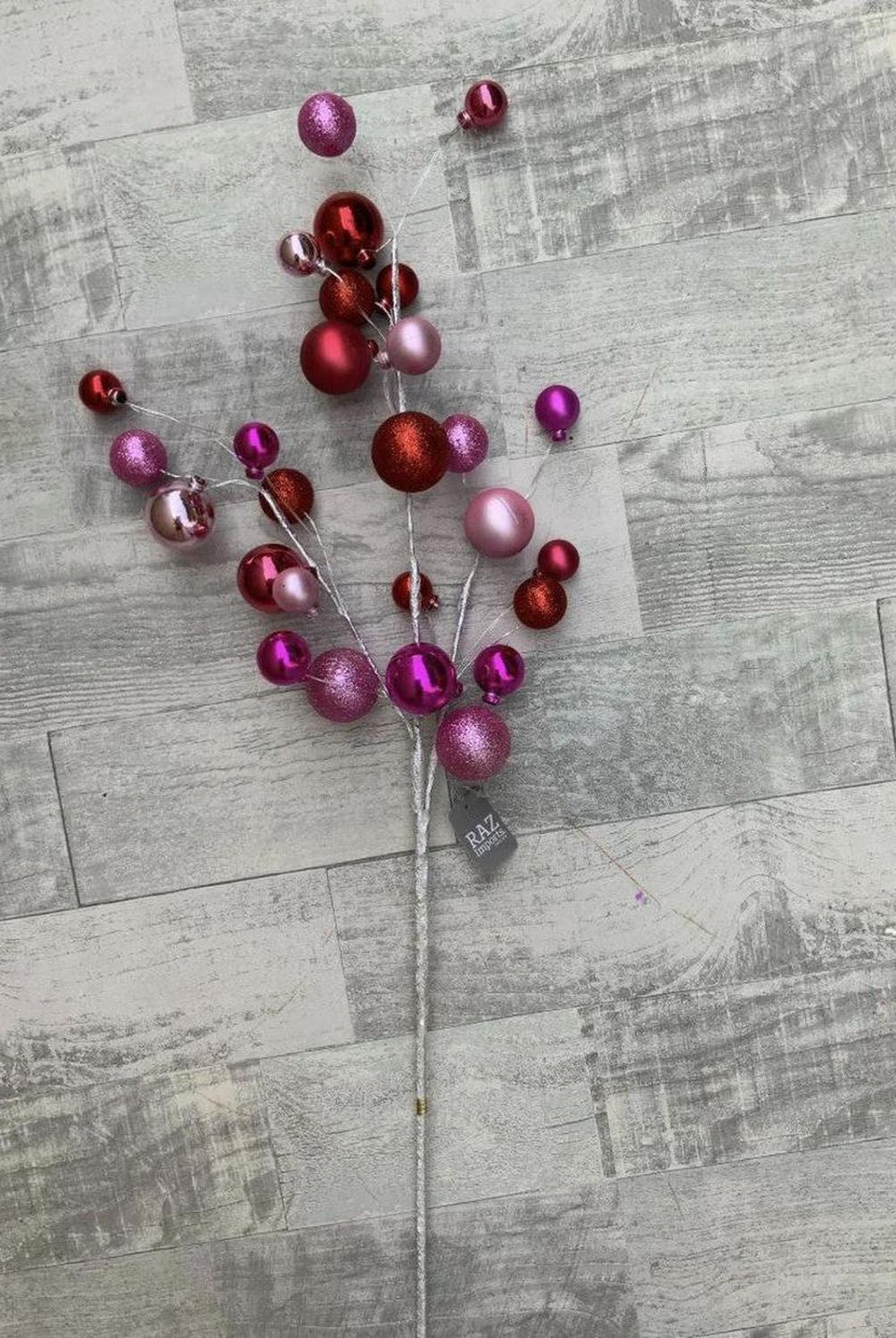 30" Pink and Red Ball Spray