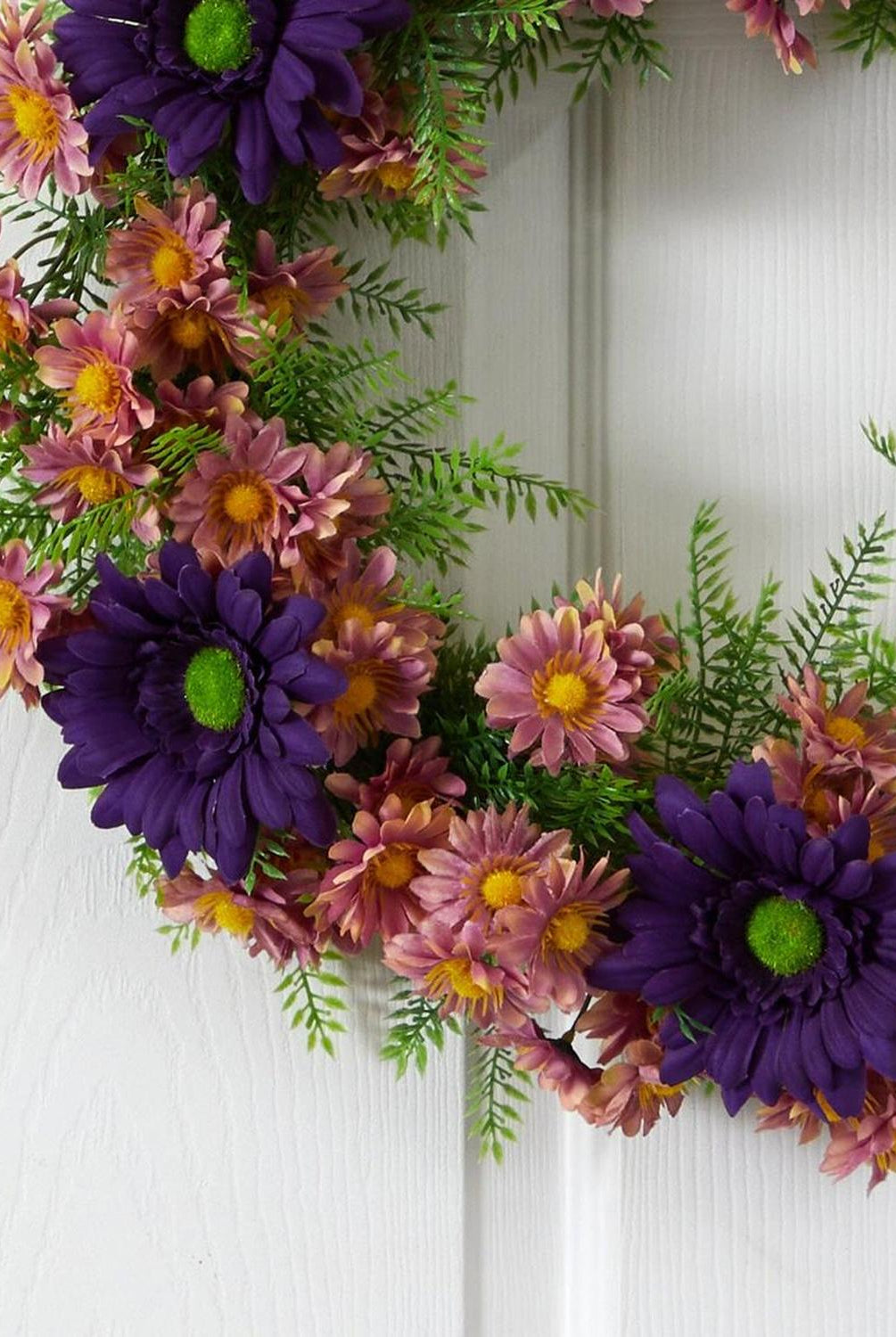 21” Mixed Daisy Artificial Wreath