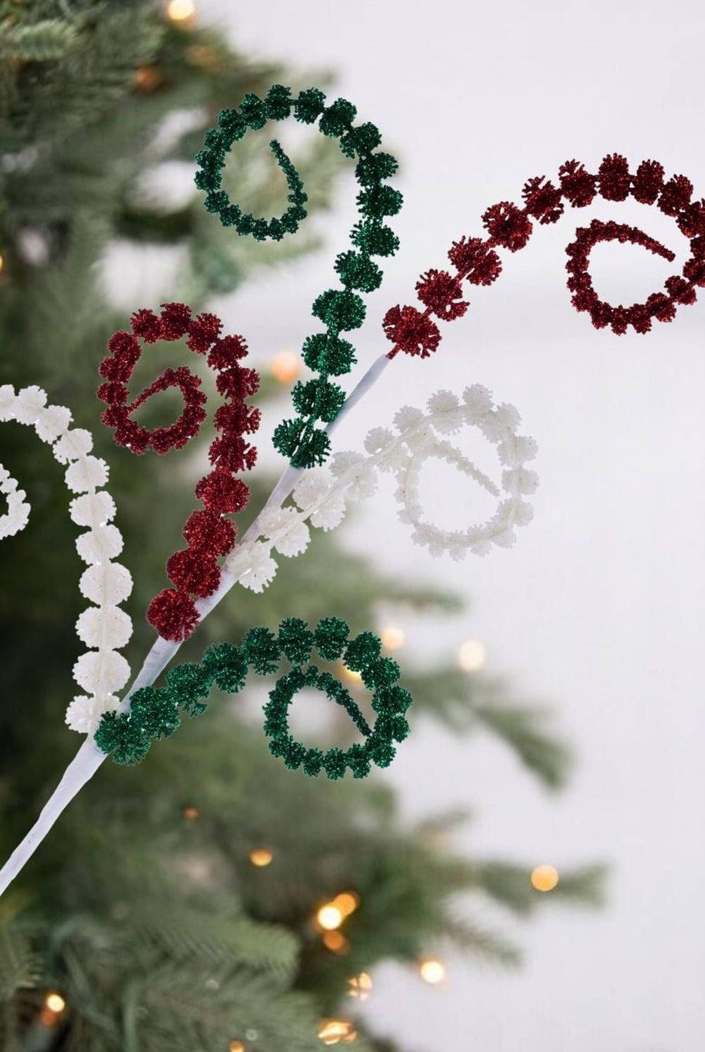 25" Glitter Spike Coil Spray: Red/Green