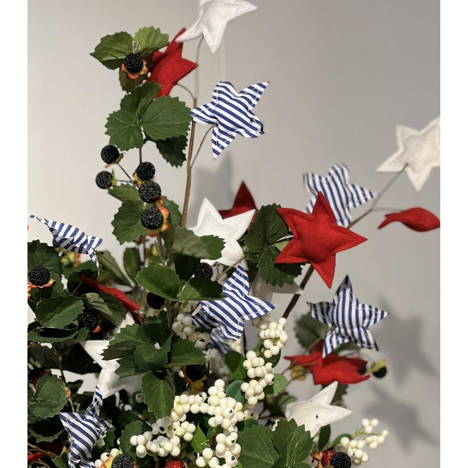 28" Red White and Blue Star Spray