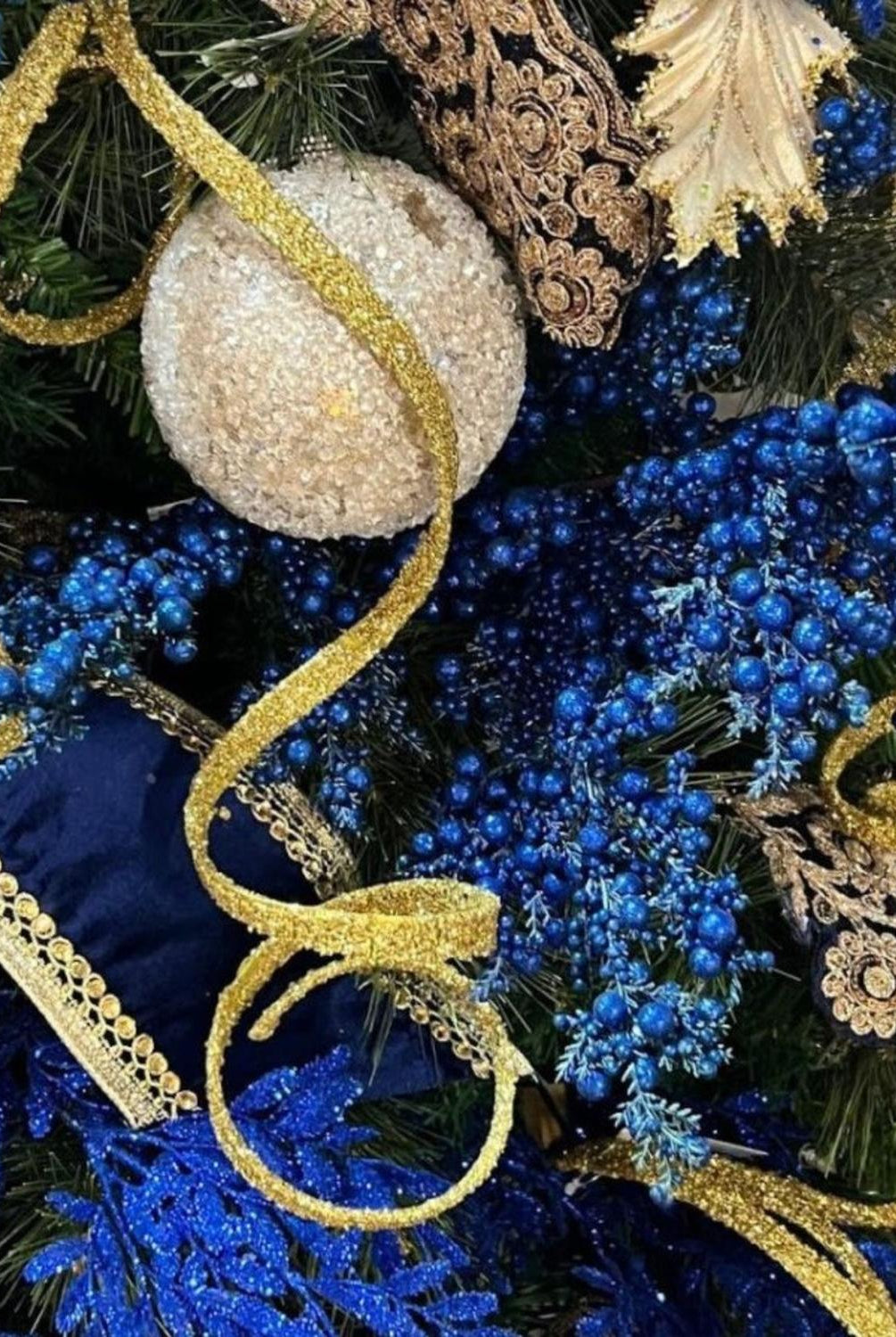 46" Glitter Bead Curly Spray: Gold