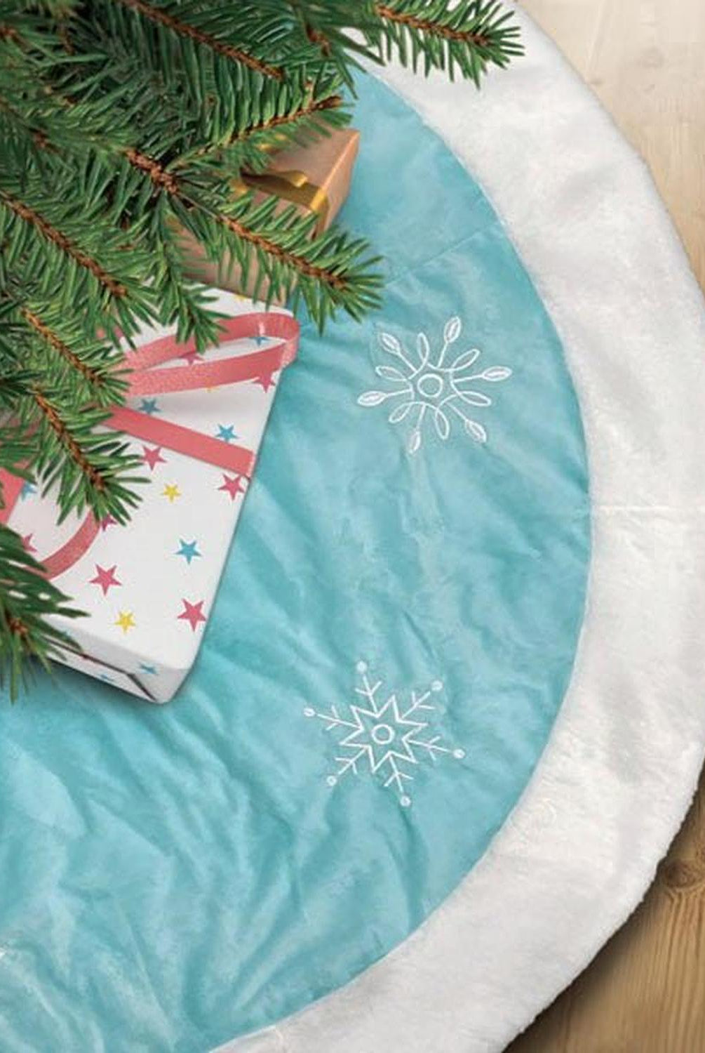 48" Pastel Blue Snowflake Embroidered Tree Skirt With Faux Fur Trim