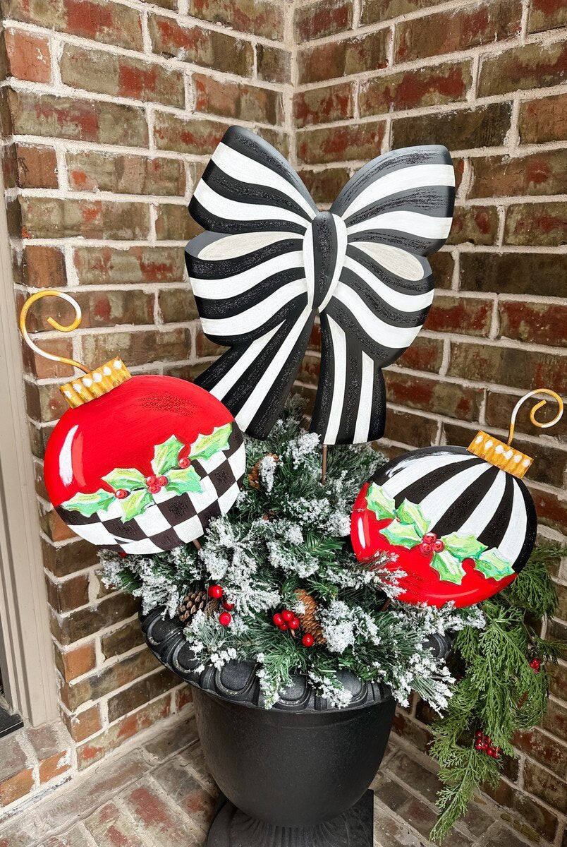 Shop For Elegant Metal Bow: Black/White