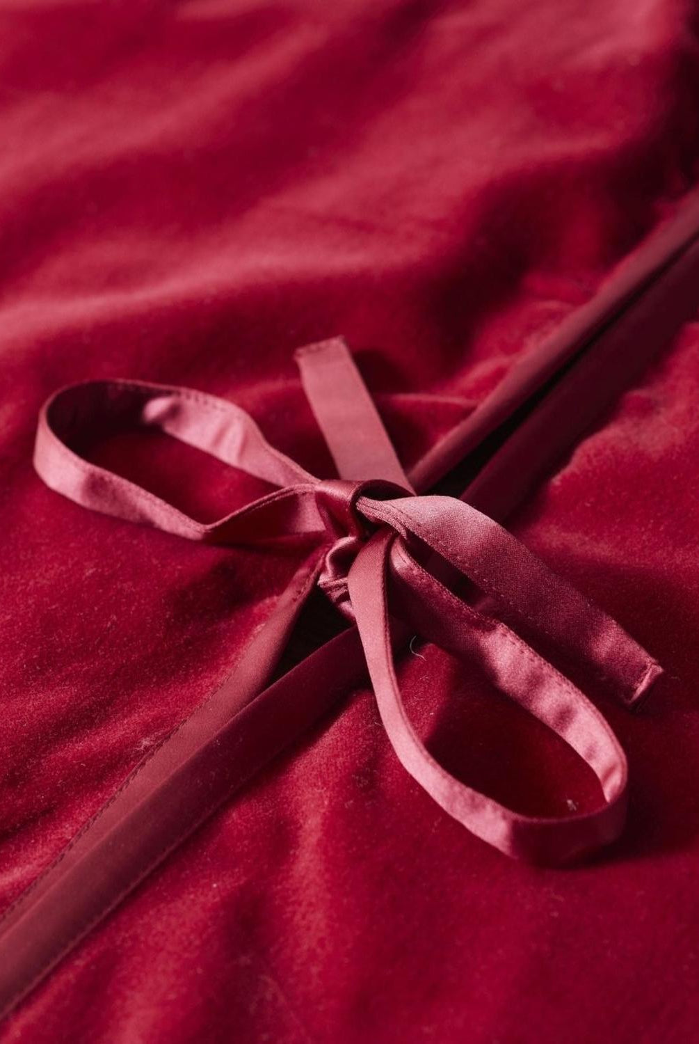 Luxurious Classic Velvet Garnet Red Christmas Tree Skirt 60" Arcadia Home