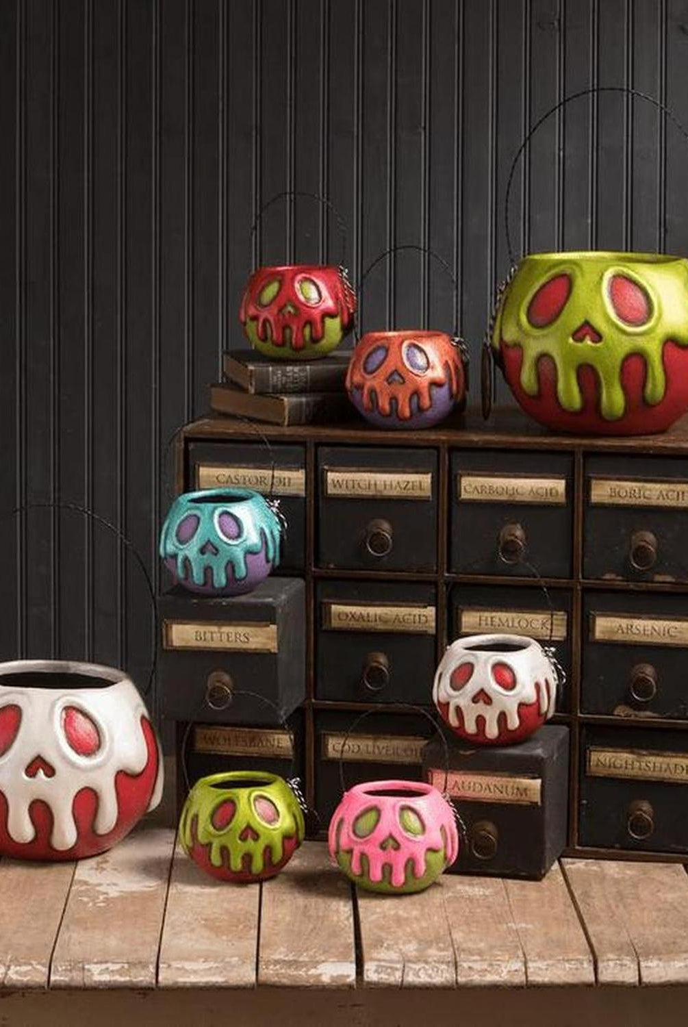 Small Red Apple Green Poison Bucket
