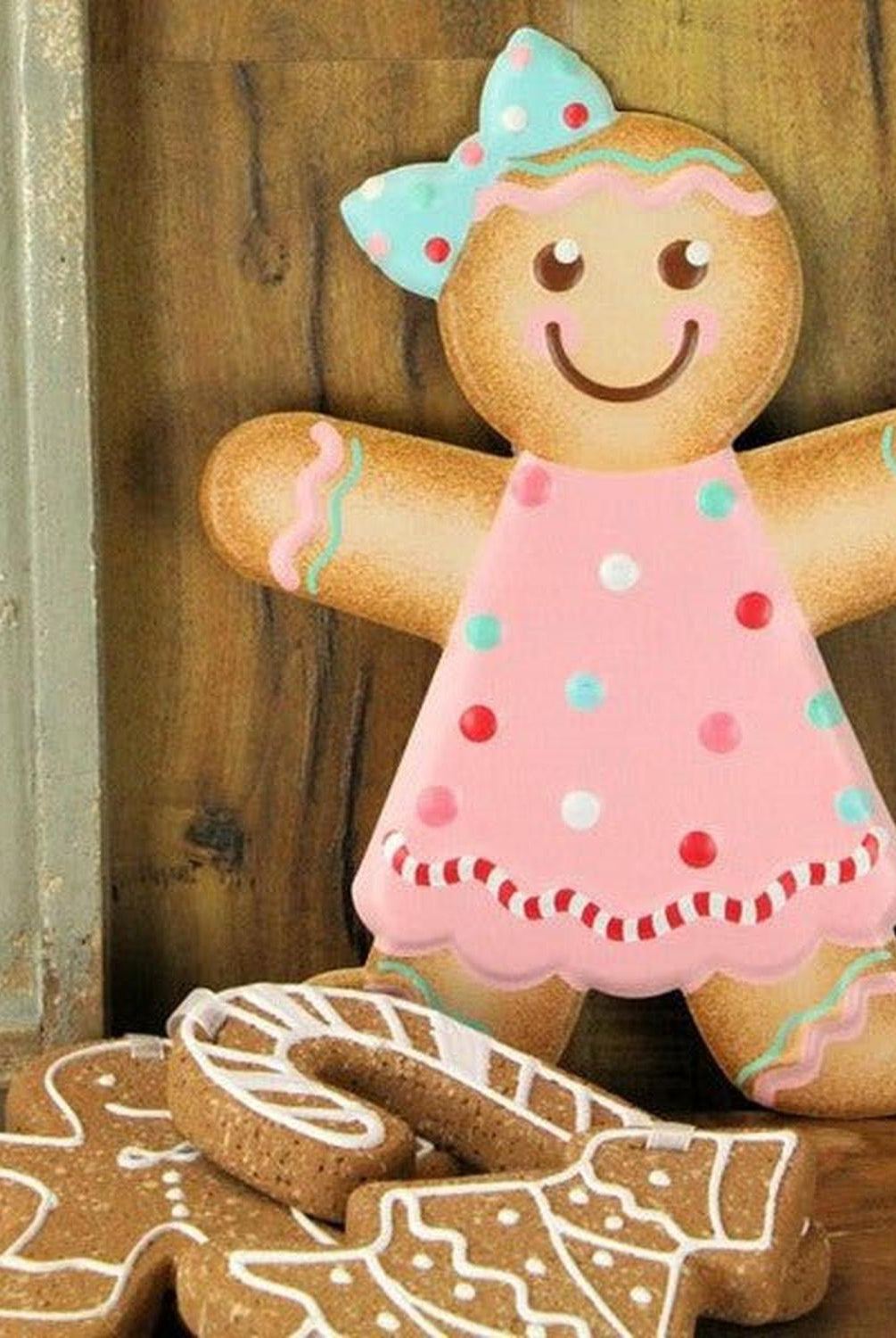 13" Metal Embossed Gingerbread: Girl (Pink)