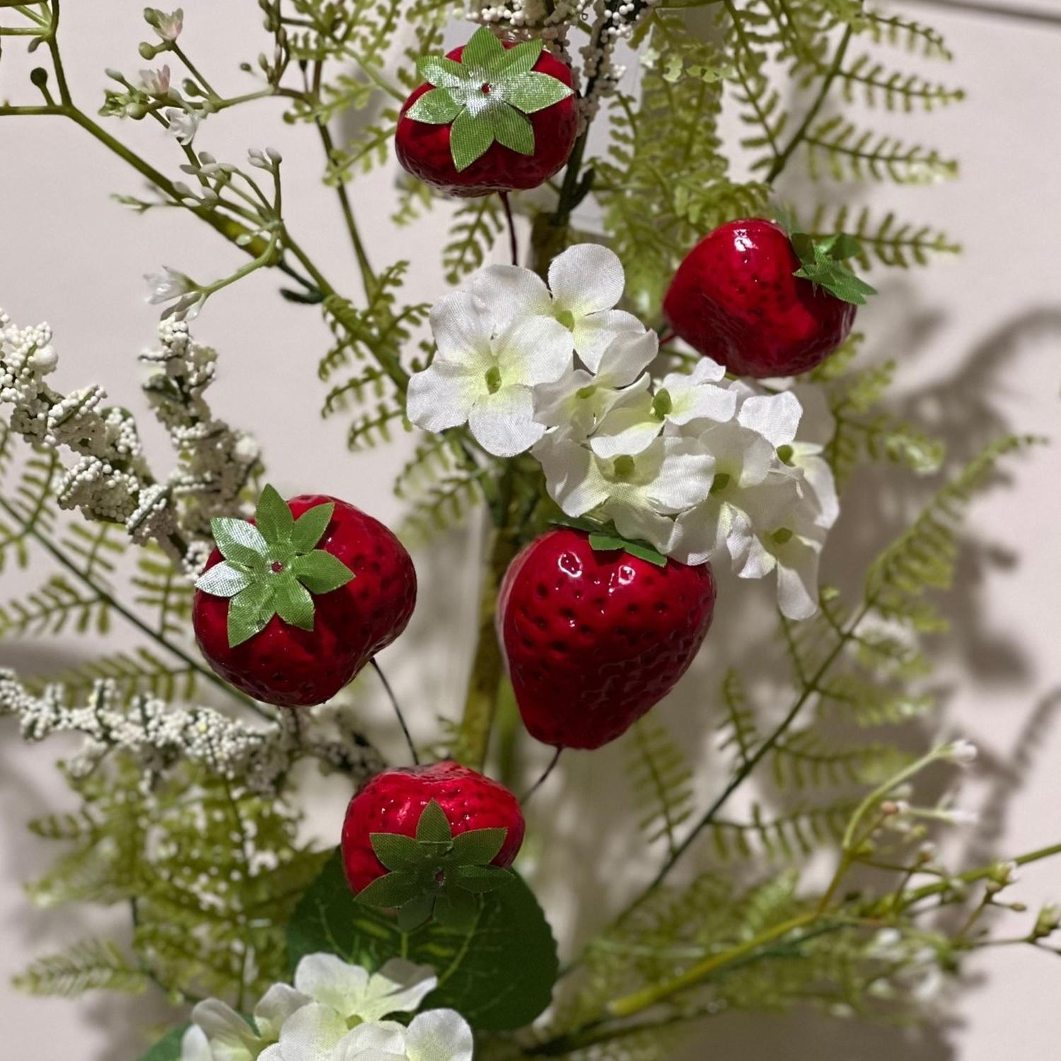 18in Strawberry and Hydrangea Spray