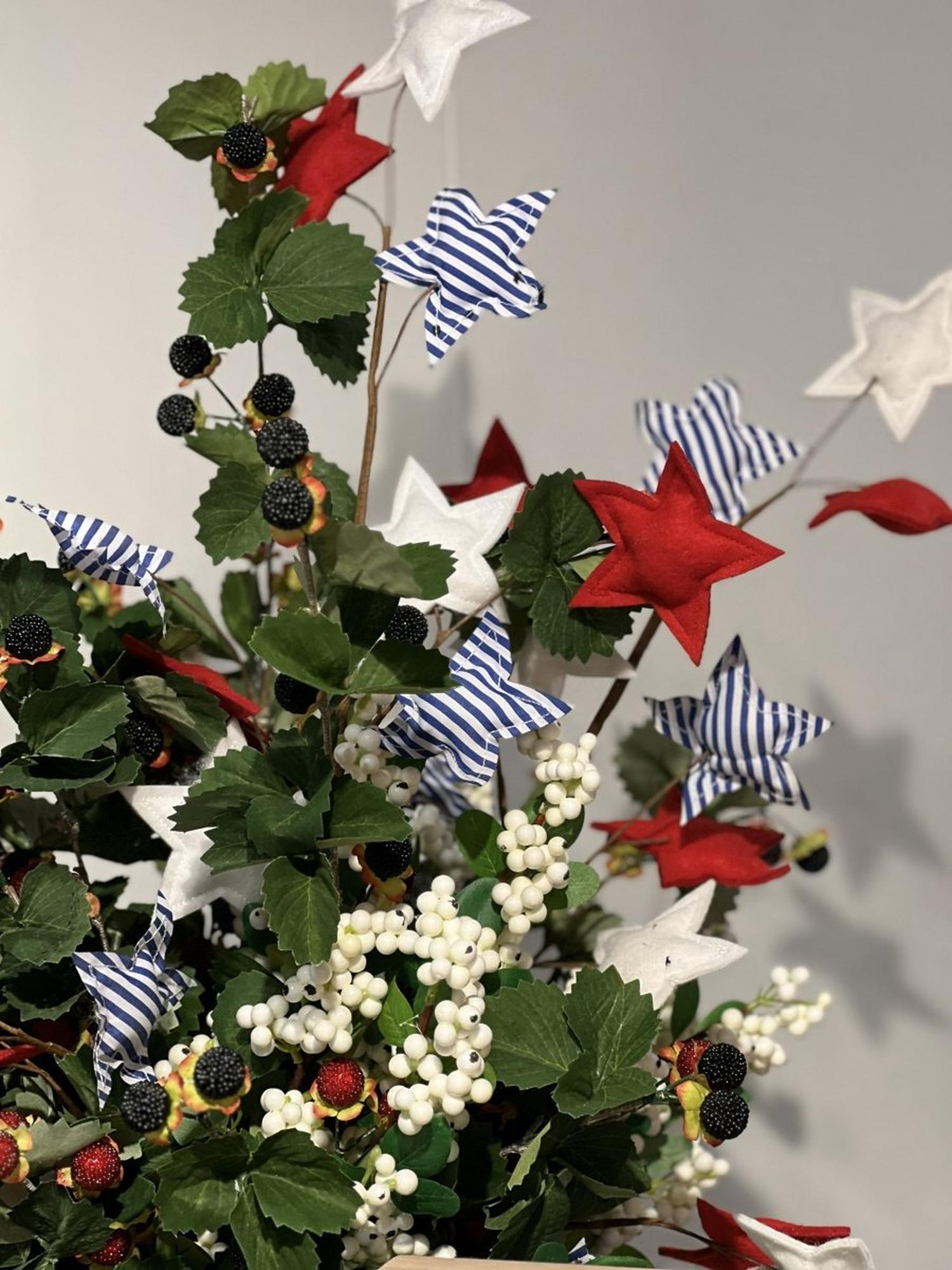 28" Red White and Blue Star Spray