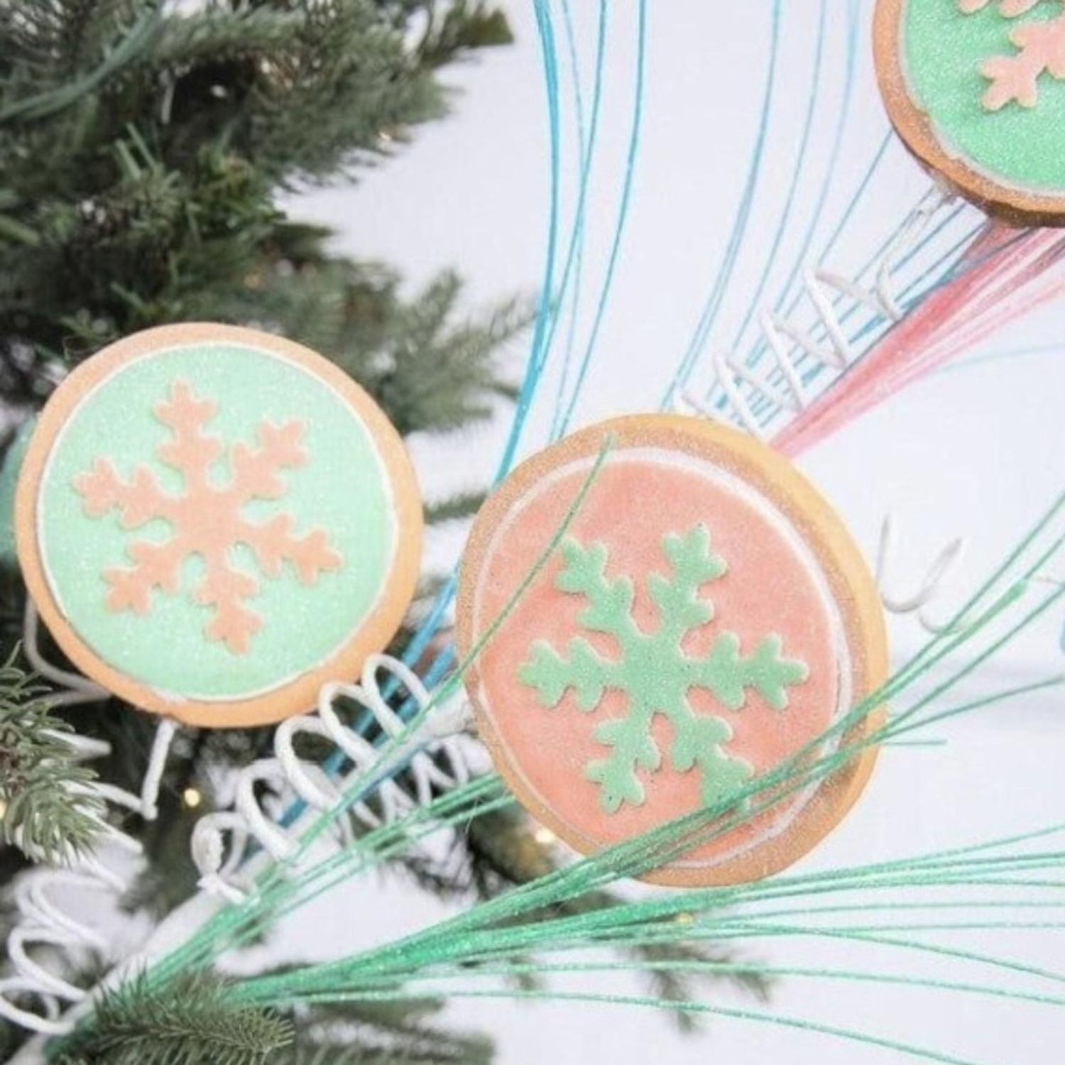 30” Snowflake Cookie Gumdrop Spray