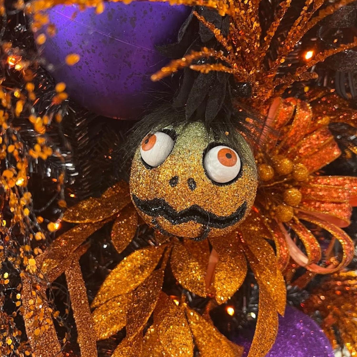 8" Glitter Pumpkin with Crow Hanger