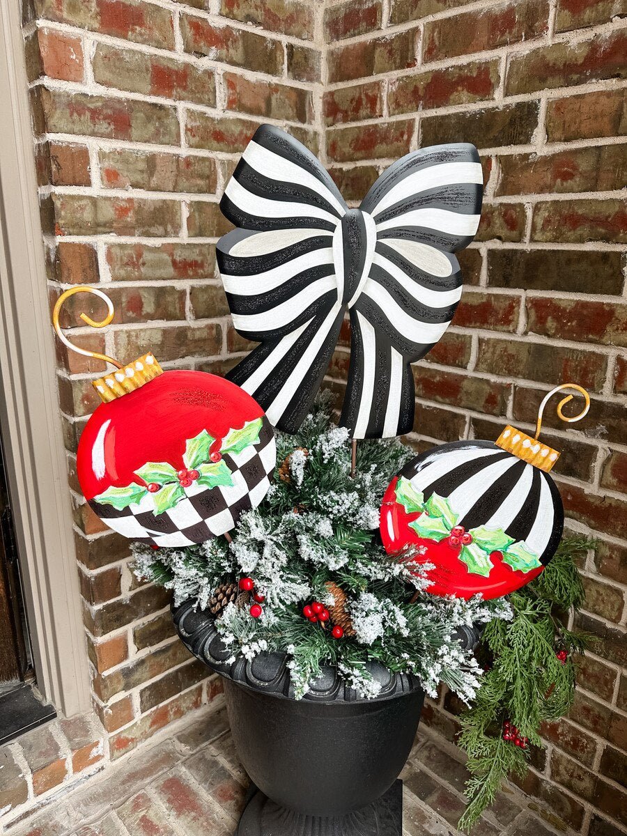 Shop For Elegant Metal Bow: Black/White