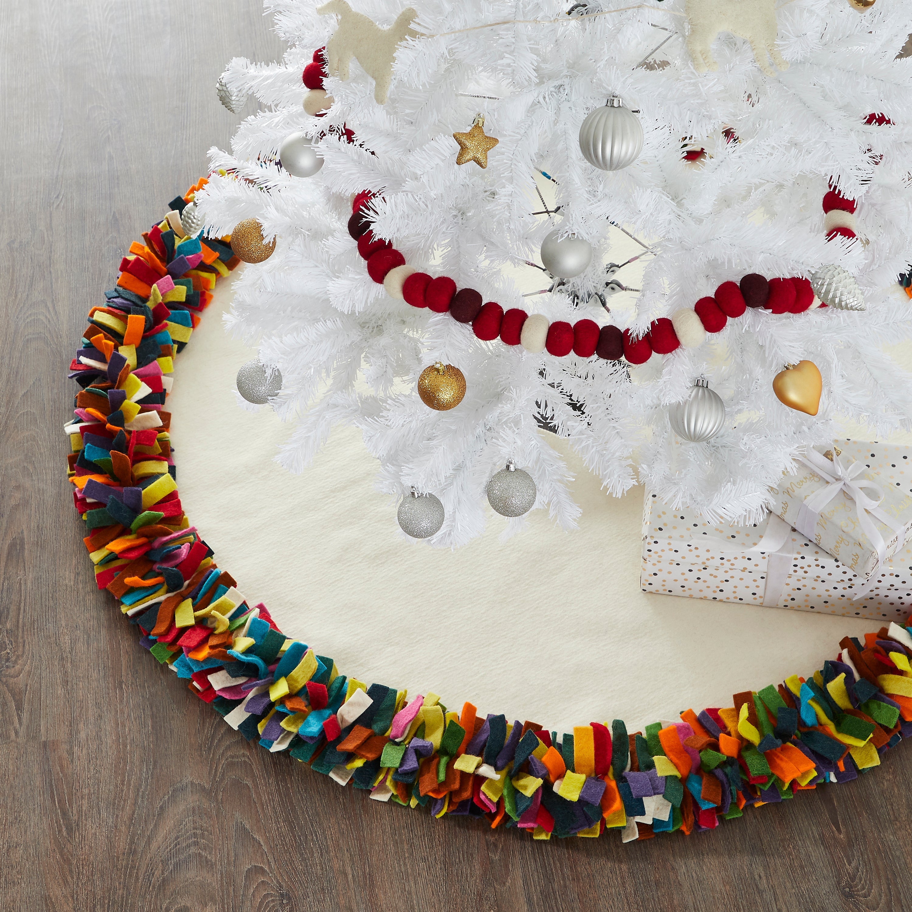 Shop For Multicolor Fringe Border on Cream Tree Skirt